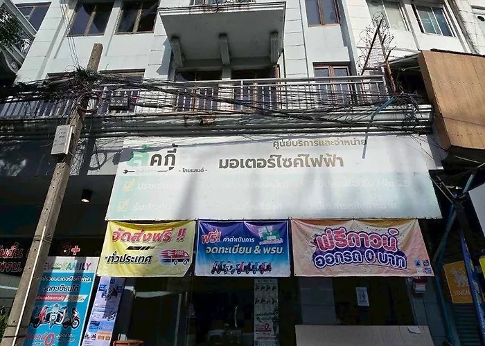 Sukhum Huai Khwang Hostel Bangkok