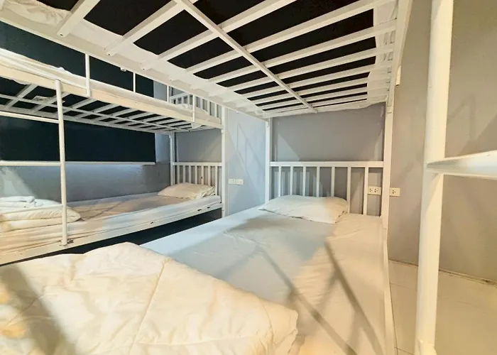 Hostel Sukhum Huai Khwang