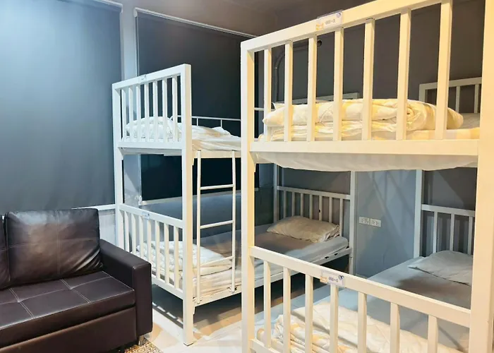 Sukhum Huai Khwang Hostel